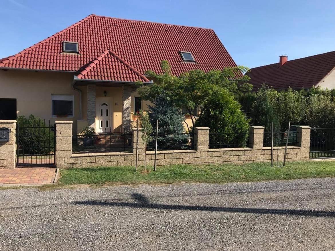 Jasmin Apartment House Vonyarcvashegy Exterior foto